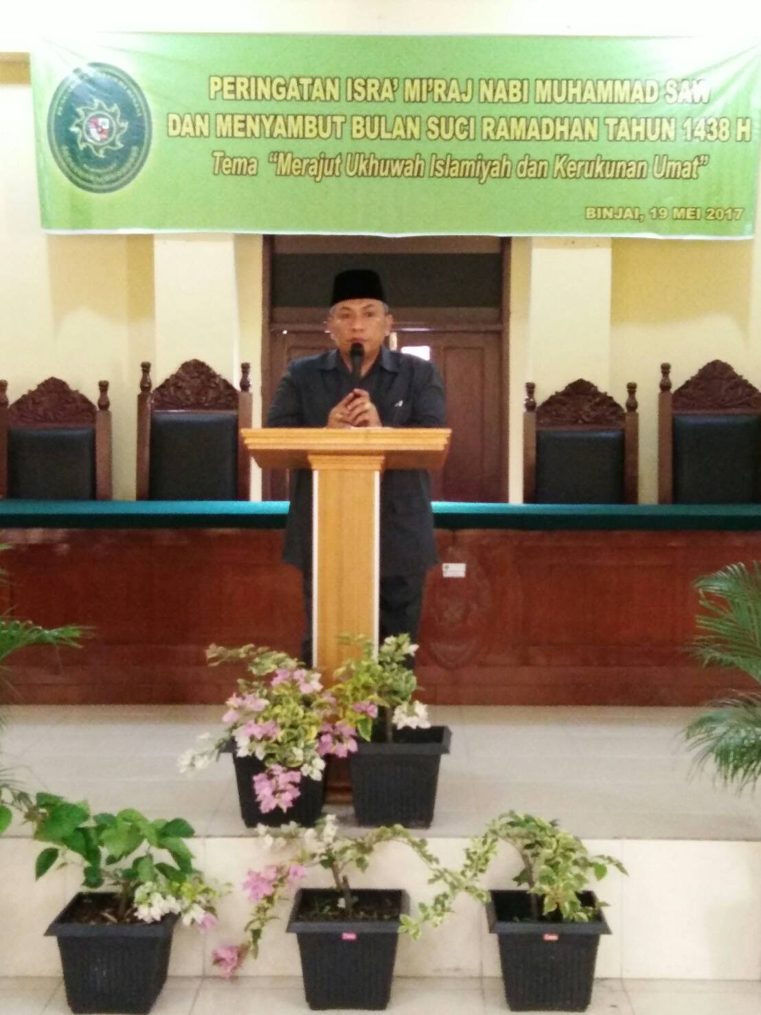 PERINGATAN ISRA MIRAJ NABI MUHAMMAD SAW DAN MENYAMBUT BULAN SUCI RAMADHAN TAHUN 1438 H DENGAN TEMA MERAJUT UKHUWAH ISLAMIYAH KERUKUNAN UMAT DI PENGADILAN NEGERI BINJAI  PERINGATAN ISRA MIRAJ NABI MUHAMMAD SAW DAN MENYAMBUT BULAN SUCI RAMADHAN TAHUN 1438 H DENGAN TEMA MERAJUT UKHUWAH ISLAMIYAH KERUKUNAN UMAT DI PENGADILAN NEGERI BINJAI